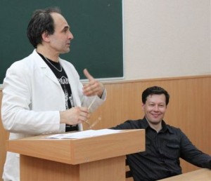 на презентации книги "Непристойные наслаждения" в обществе Знание