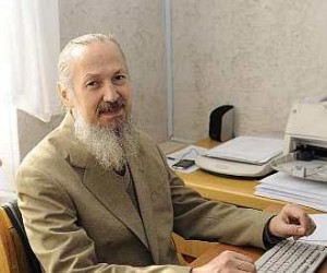 Карим Хайдаров - директор целого научного центра, одного из немногих, где обитает живая научная мысль.